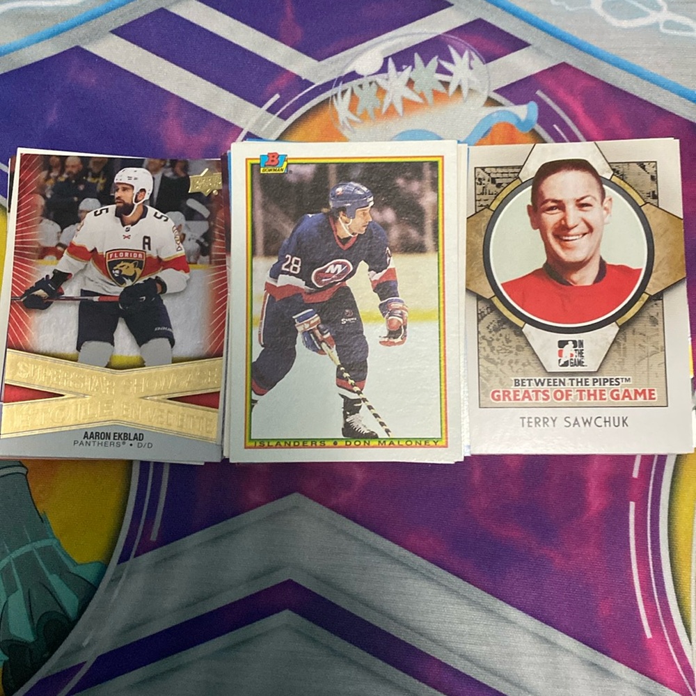 Lot of 100 Hockey Cards 1990-2023